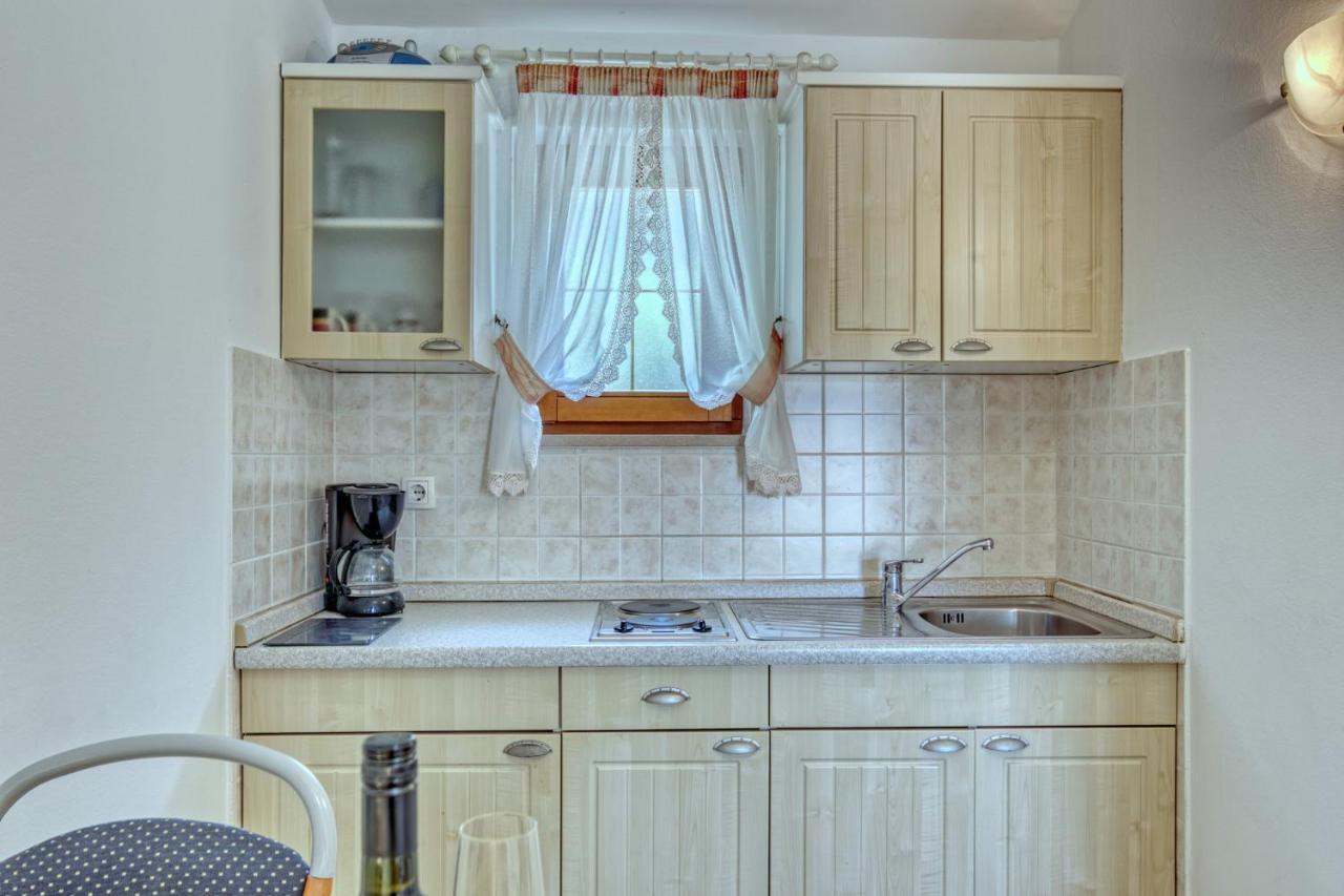 Apartmets Slavica 1644 Banjole Exterior foto