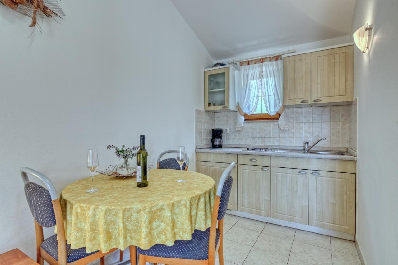 Apartmets Slavica 1644 Banjole Exterior foto