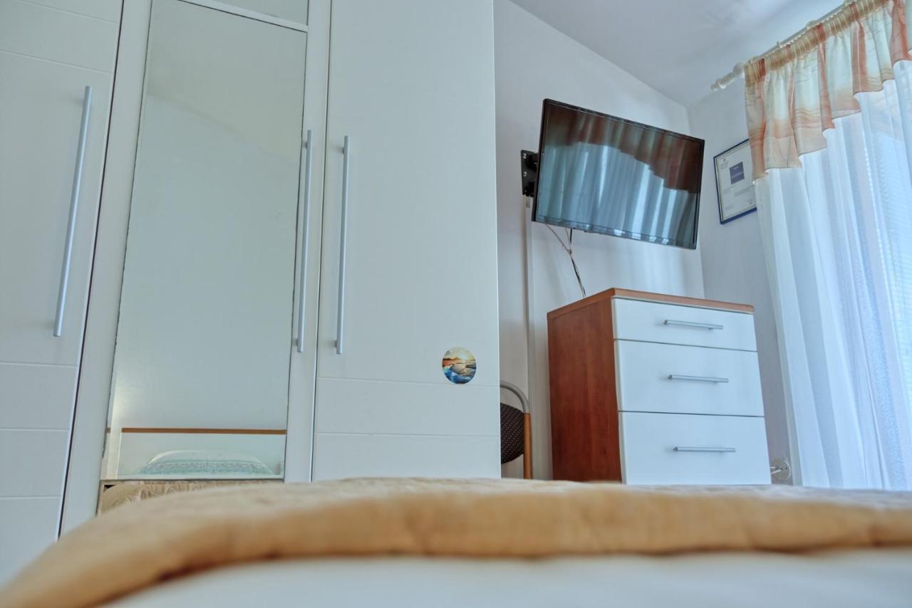 Apartmets Slavica 1644 Banjole Exterior foto